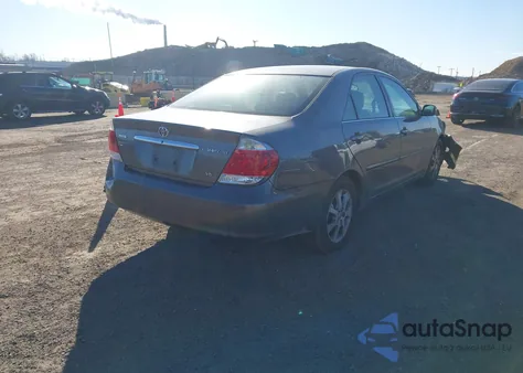 2005 Toyota Camry Xle V6 z USA, uszkodzony, nr VIN 4T1BF30K35U614322